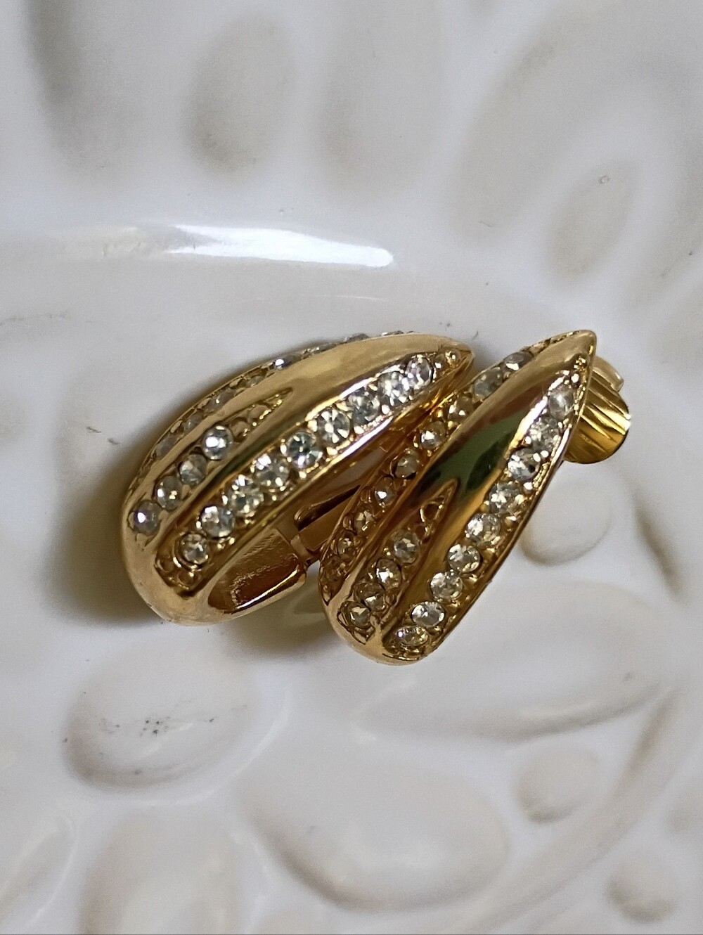 Vintage Trifari Gold Tone Clip-on Earrings